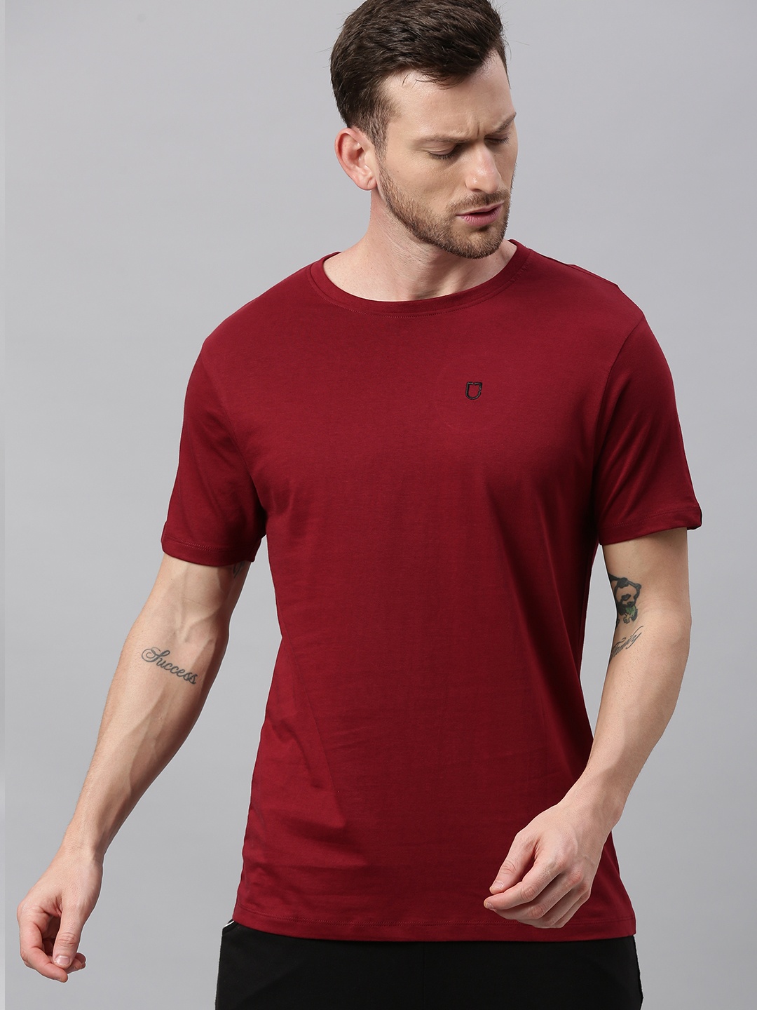 

Urbano Fashion Men Maroon Solid Round Neck Pure Cotton T-shirt