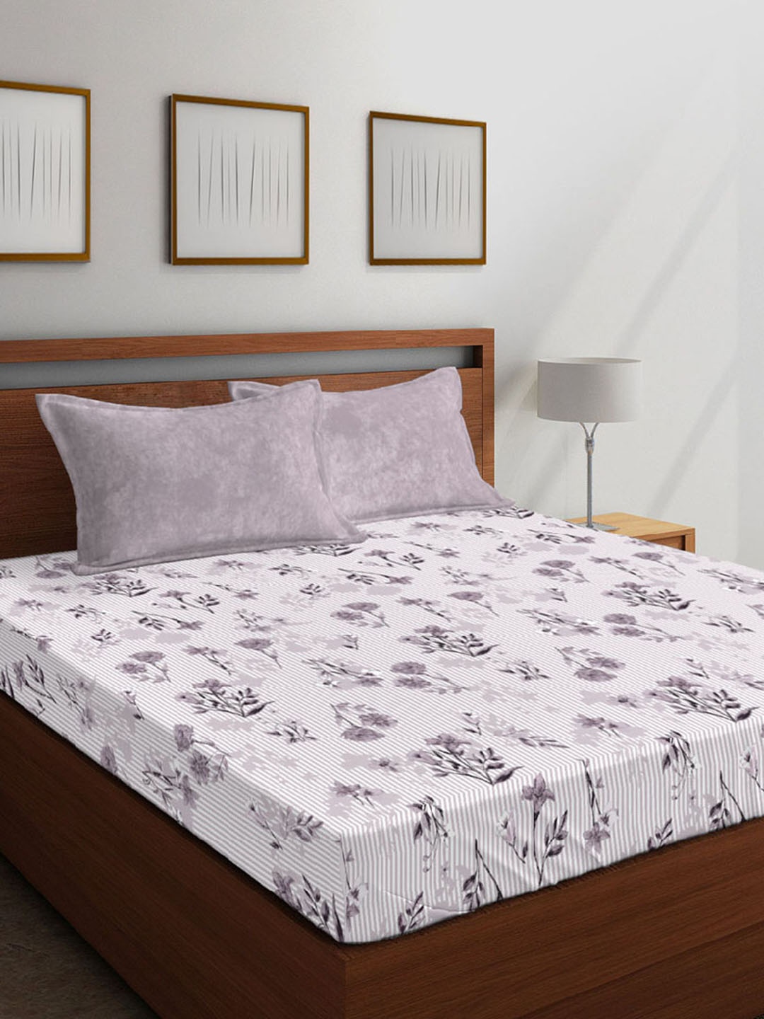

Boutique Living India Purple & Off-White Floral 210 TC King Bedsheet with 2 Pillow Covers