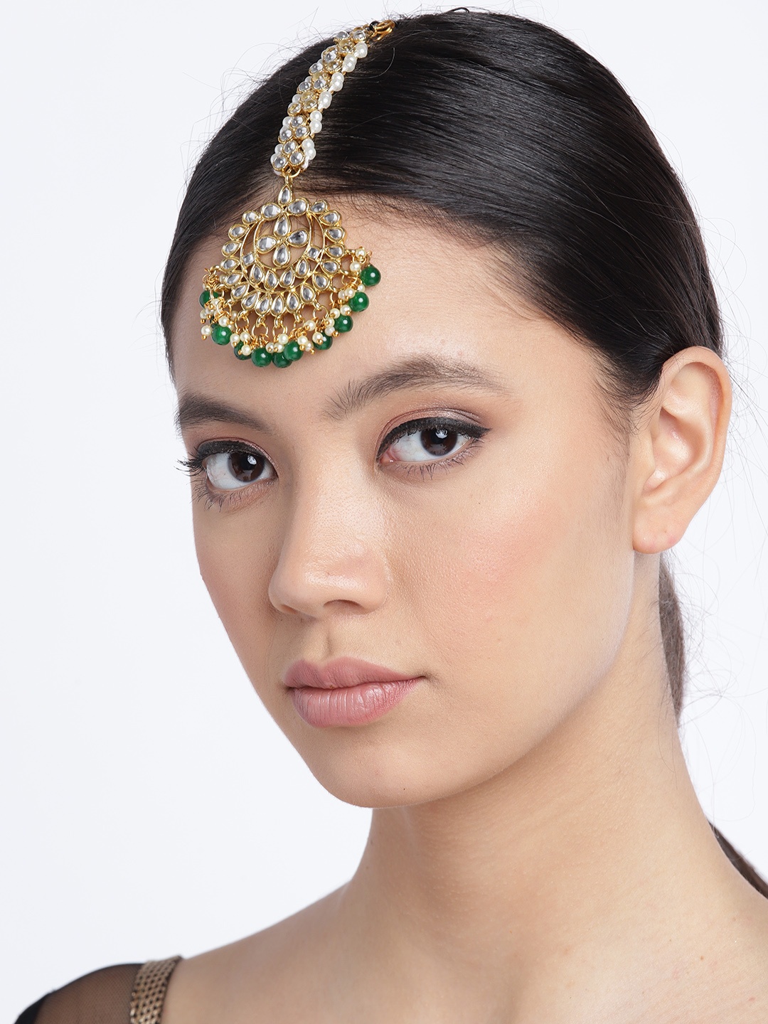 

Zaveri Pearls Green & Off-White Gold-Plated Kundan-Studded Maang Tika