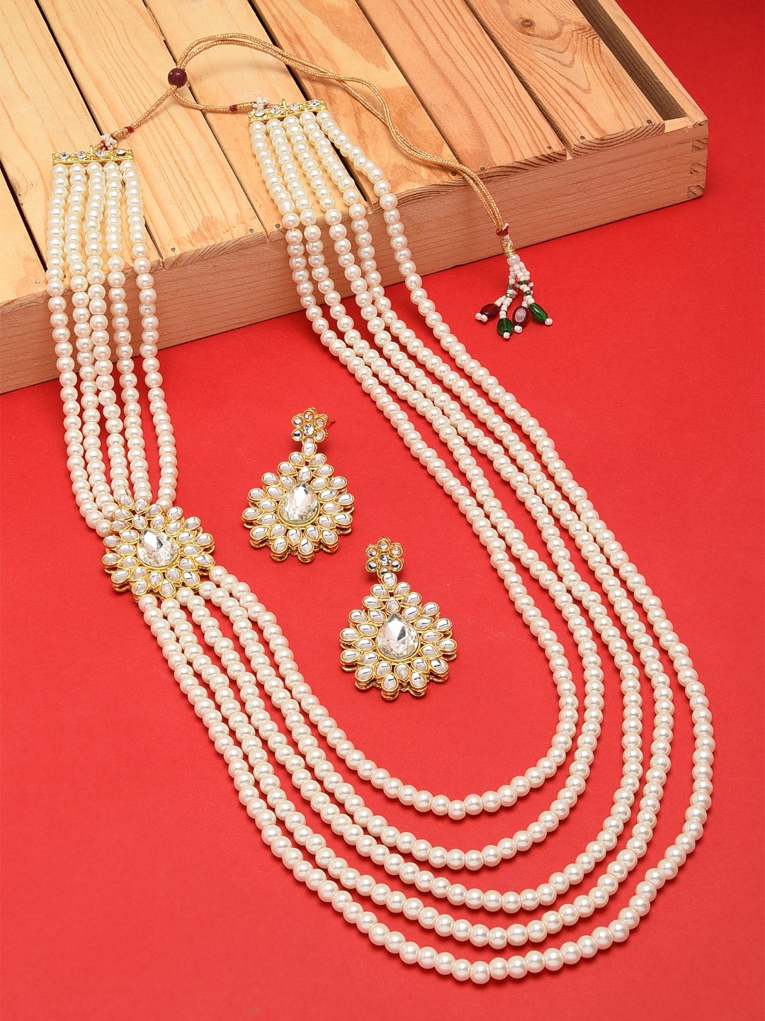 

Zaveri Pearls Off-White Gold-Plated Kundan-Studded Beaded Jewellery Set