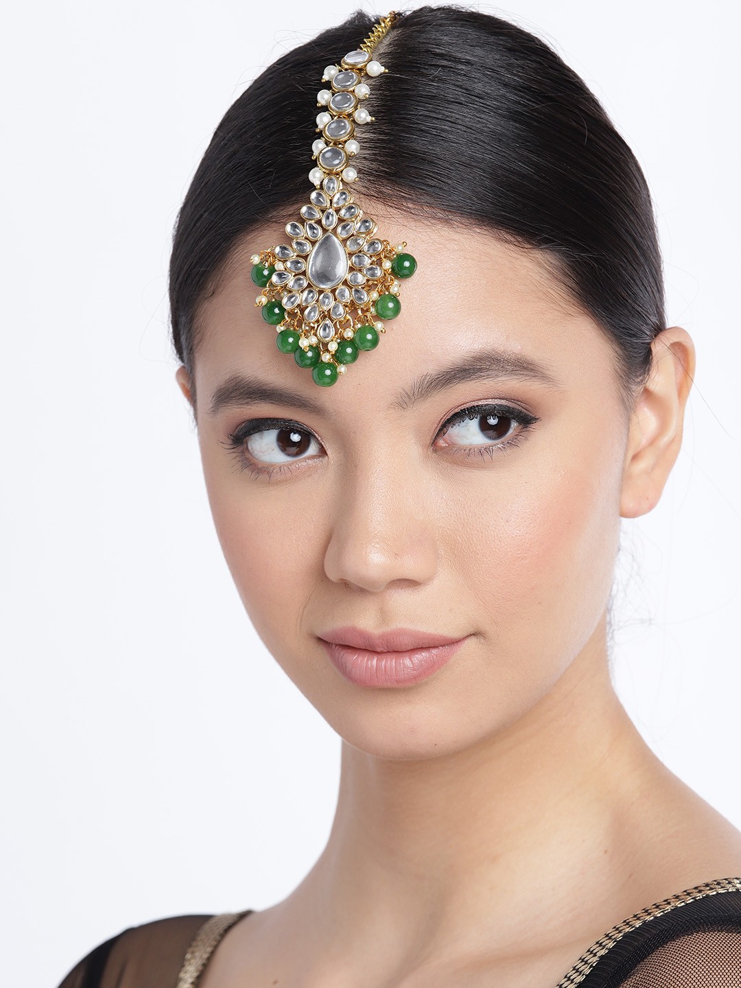 

Zaveri Pearls Women Green & Off White Gold-Plated Kundan-Studded & Beaded Maang Tika