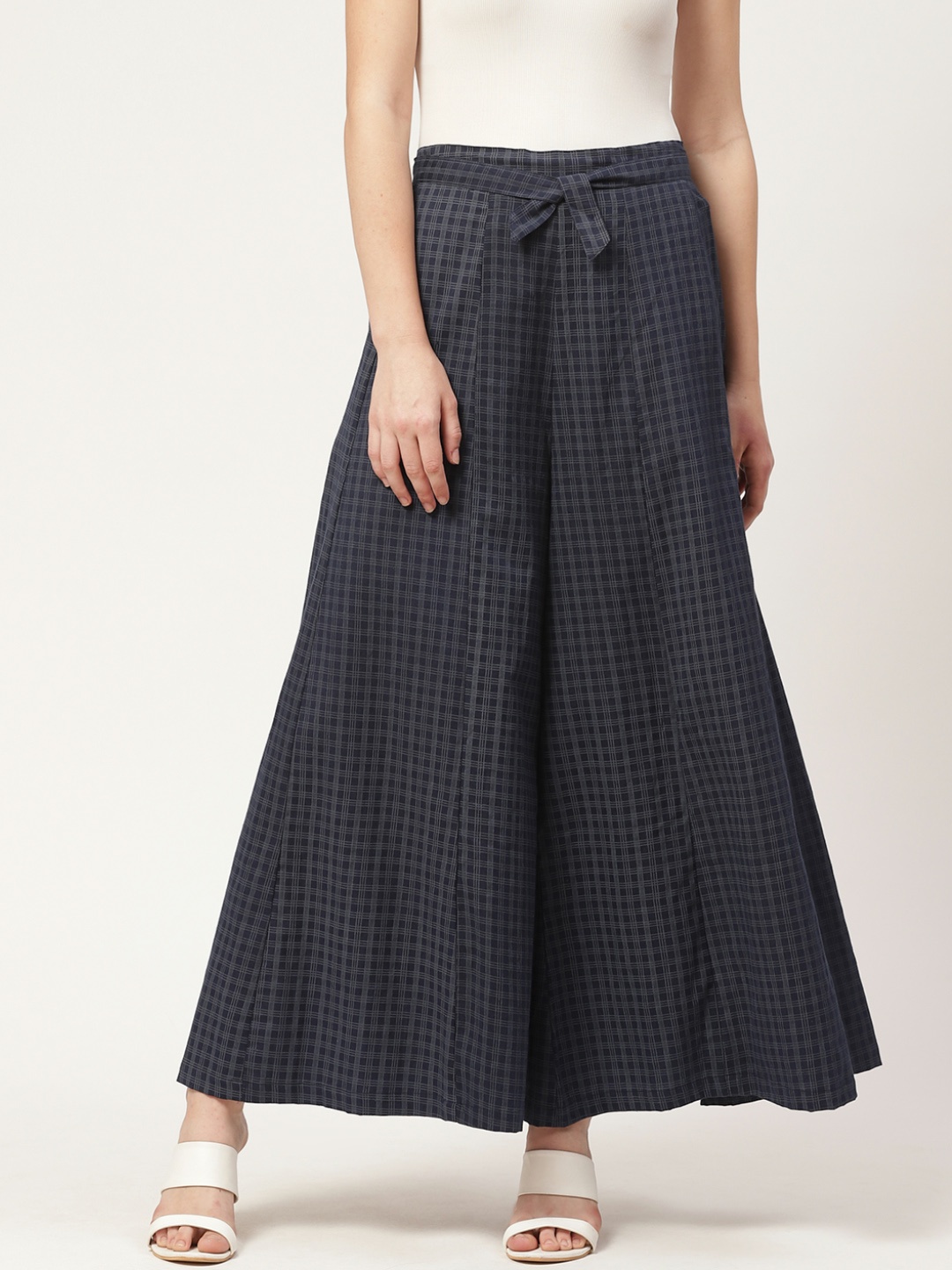 

FABRIC FITOOR Women Navy Blue & Charcoal Grey Checked Flared Palazzos with Belt