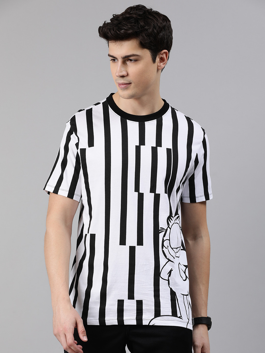 

Kook N Keech Men White Black Garfield Printed Round Neck Pure Cotton T-shirt