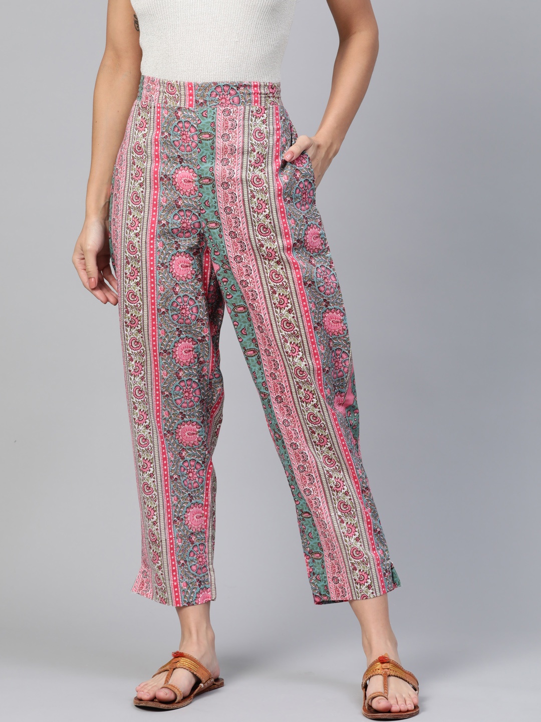 

Sangria Women Pink & Blue Regular Fit Printed Cropped Trousers