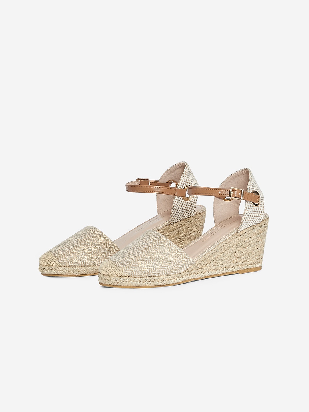 

DOROTHY PERKINS Women Beige Wide Fit Woven Design Pumps
