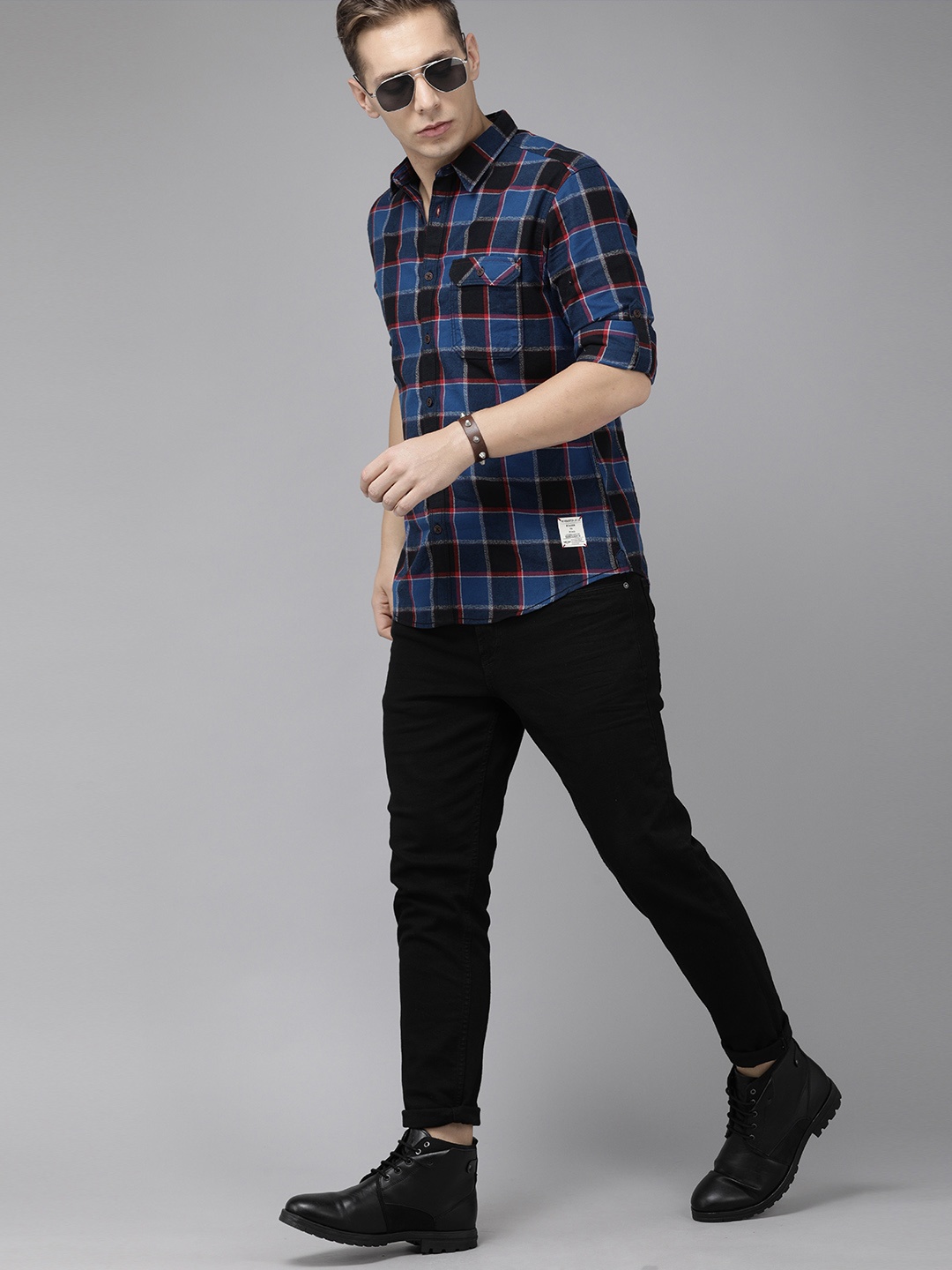 

Roadster Men Blue & Red Checked Regular Fit Casual Shirt