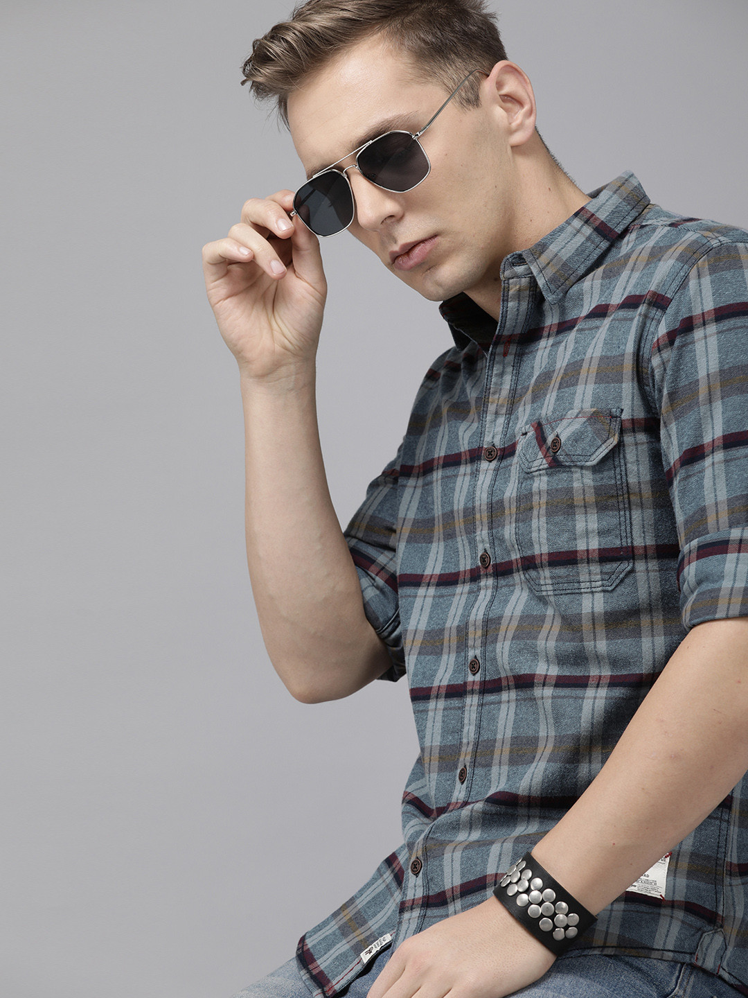 

Roadster Men Blue & Maroon Checked Regular Fit Casual Shirt