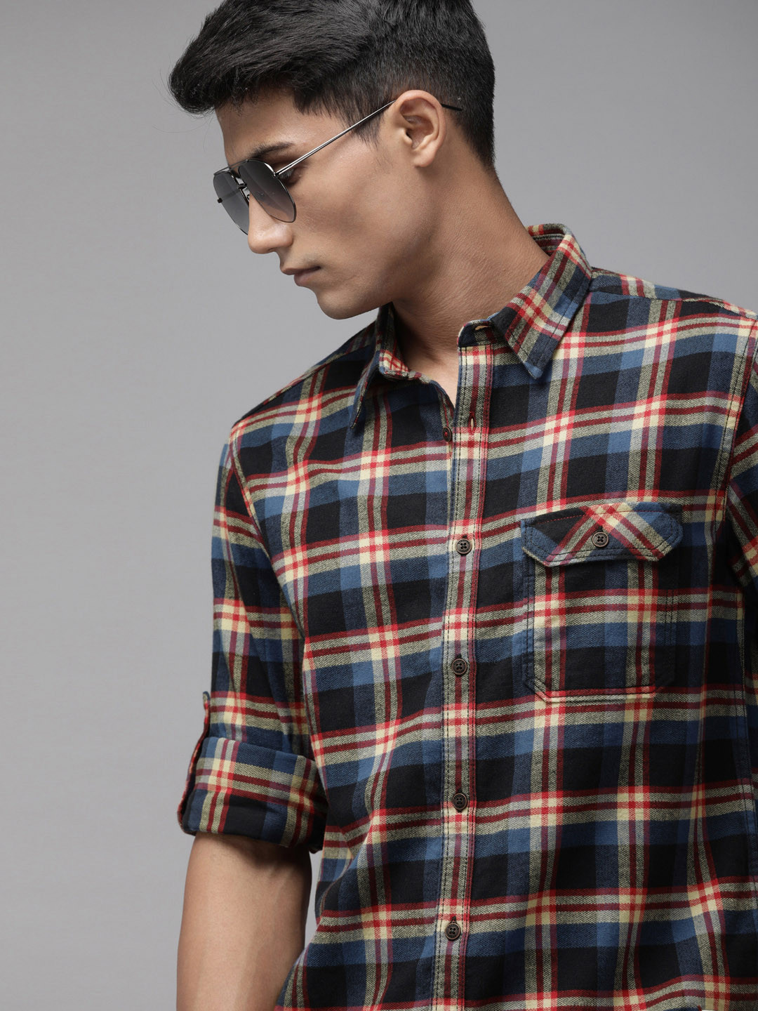 

Roadster Men Black & Teal Blue Regular Fit Checked Casual Shirt