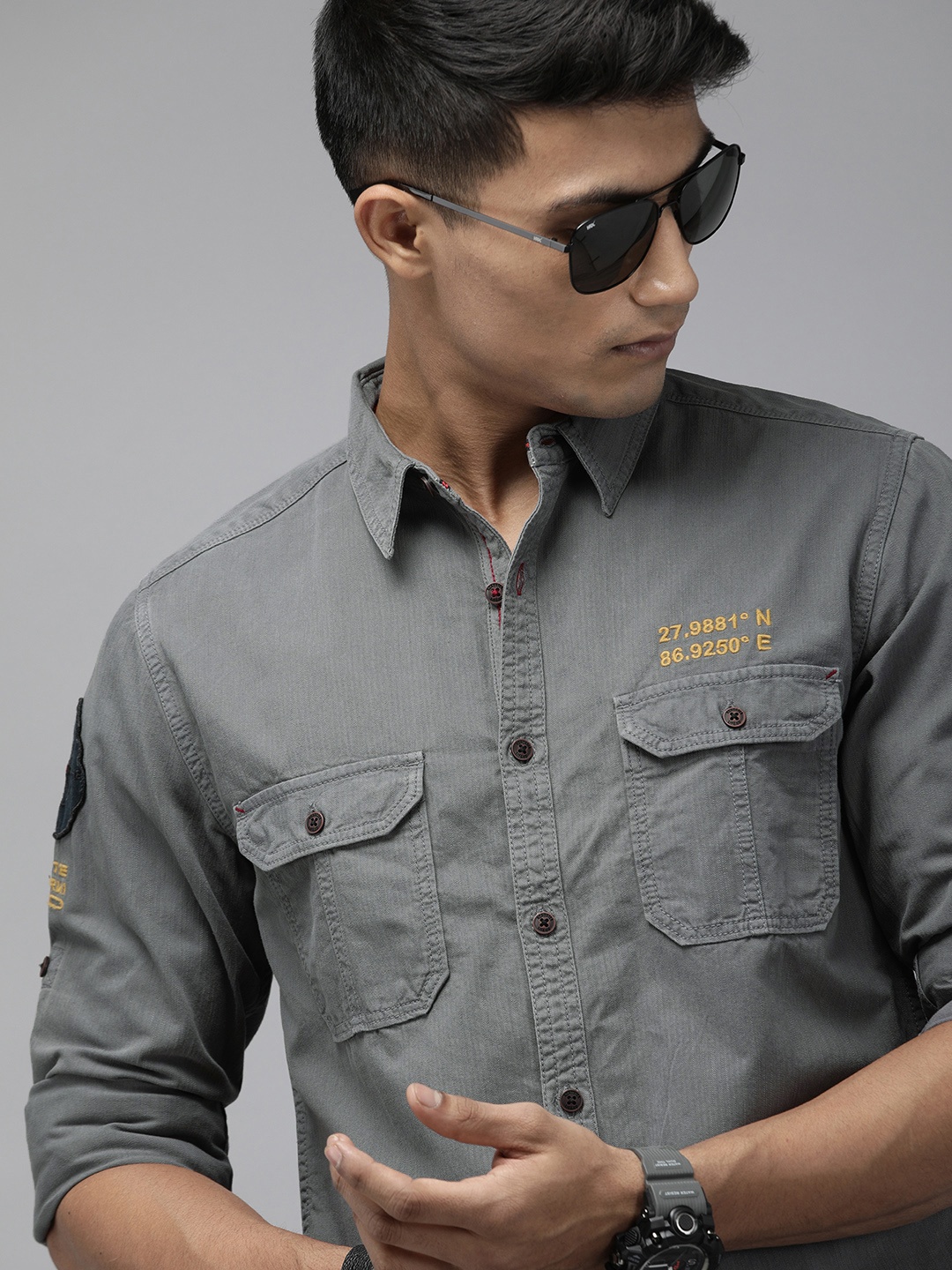 

Roadster Men Grey Regular Fit Solid Casual Shirt