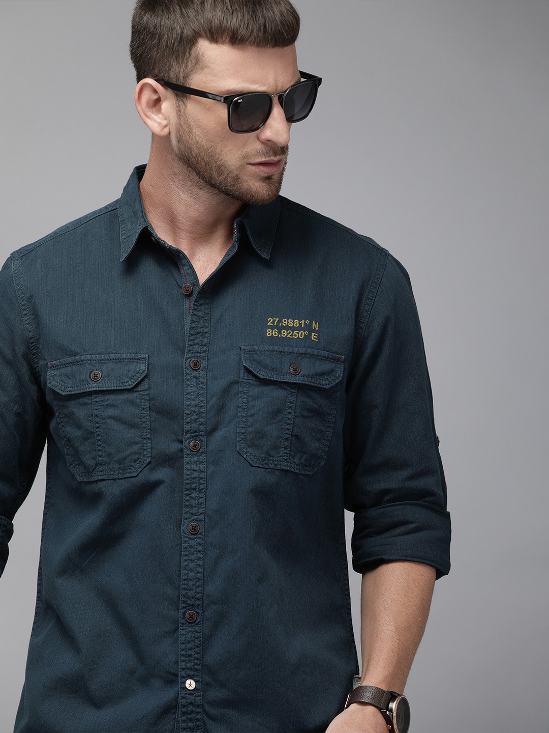 

Roadster Men Navy Blue Regular Fit Solid Casual Shirt