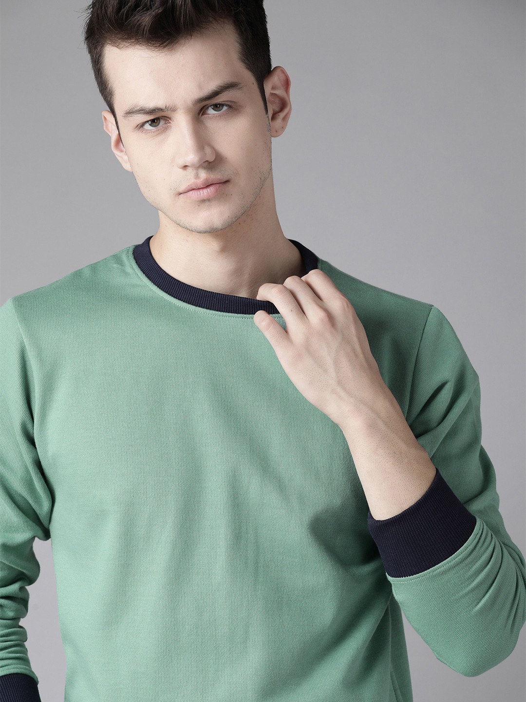 

Roadster Men Green Solid Sweatshirt