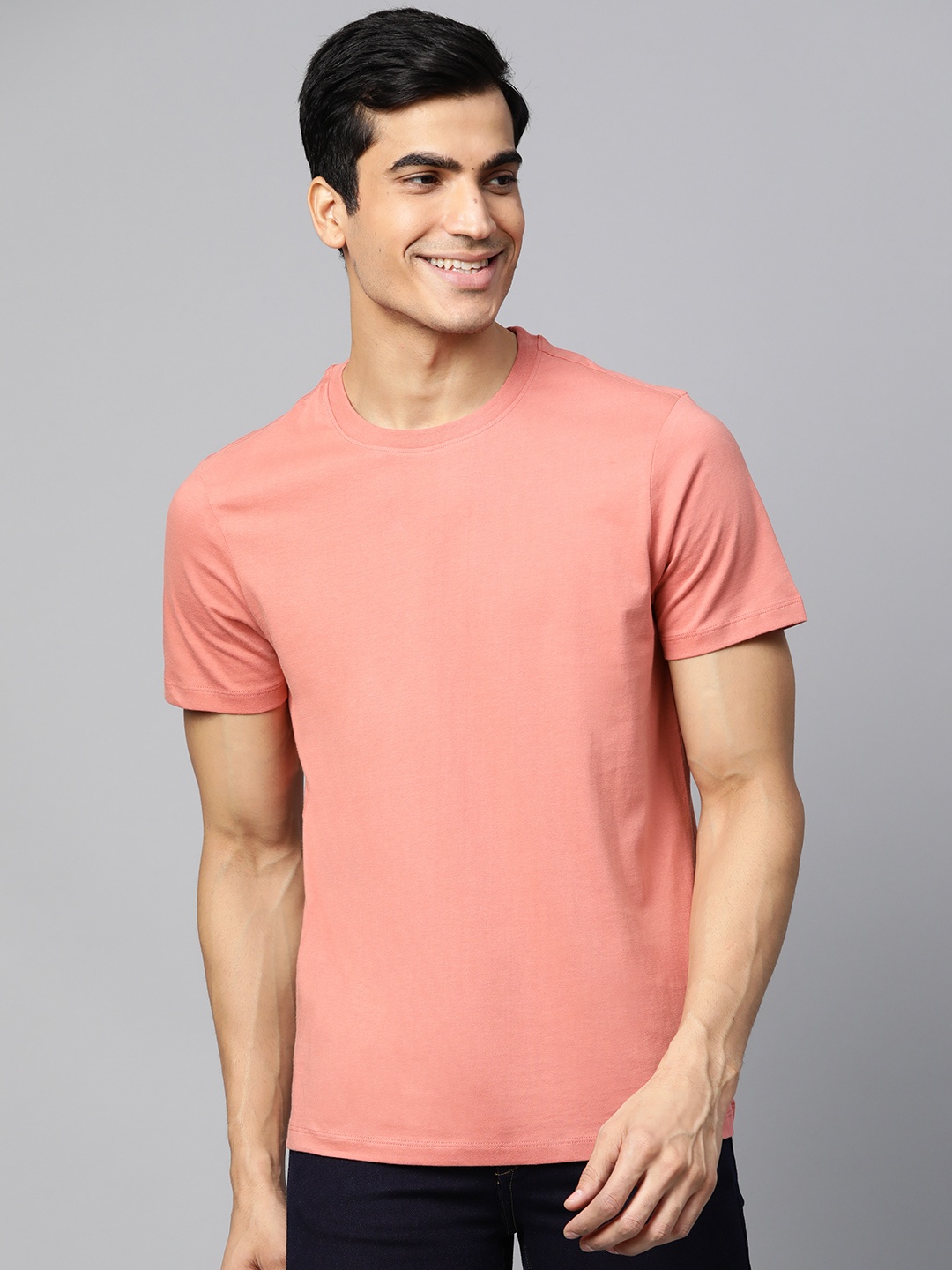 

Mast & Harbour Men Peach-Coloured Solid Round Neck T-shirt