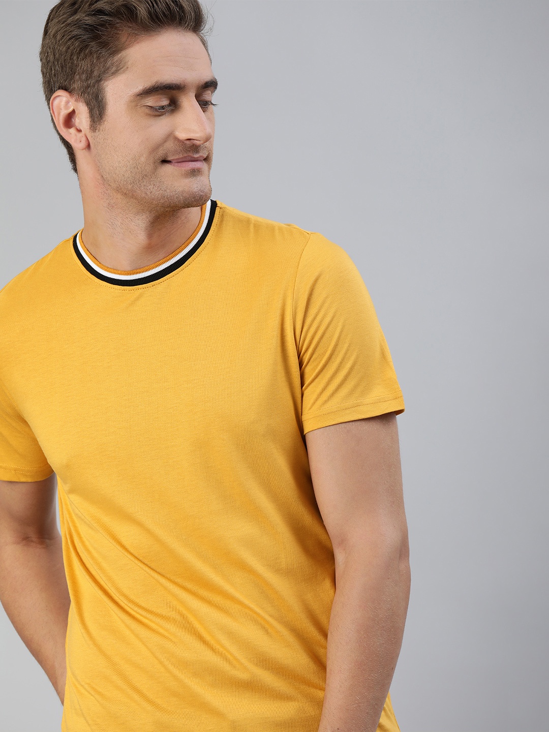 

Mast & Harbour Men Mustard Yellow Solid Round Neck T-shirt
