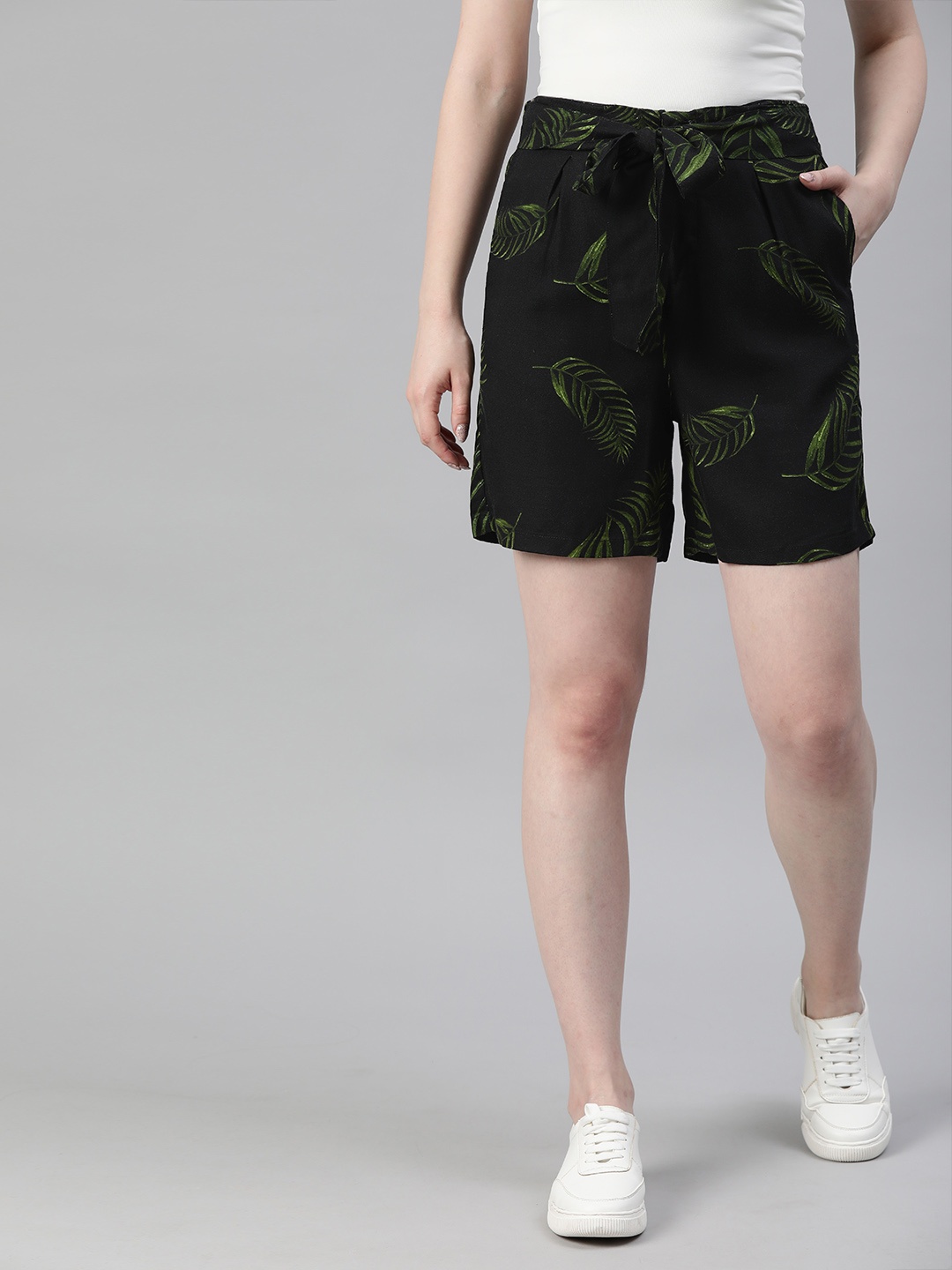 

HERE&NOW Women Black & Green Floral Printed Regular Fit Regular Shorts