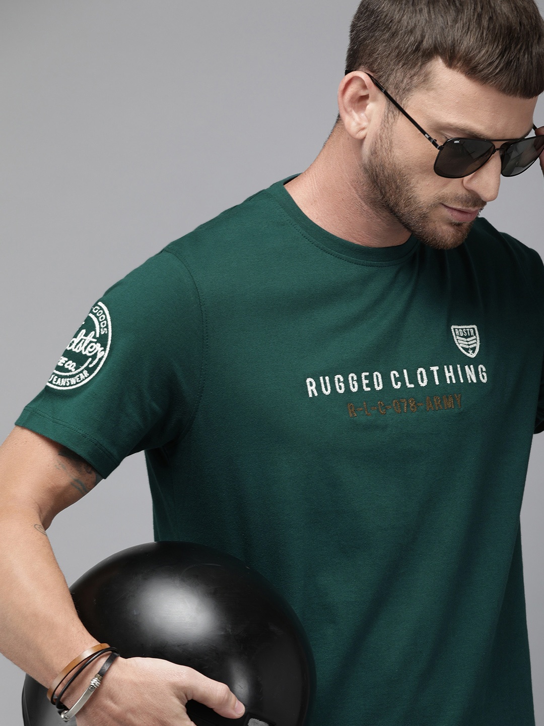 

Roadster Men Green Embroidered Round Neck Pure Cotton T-shirt