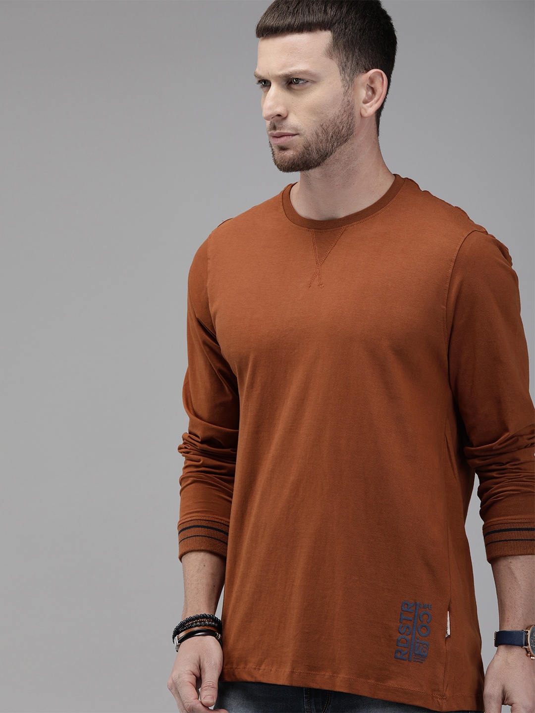 

Roadster Men Brown Solid Round Neck Pure Cotton T-shirt