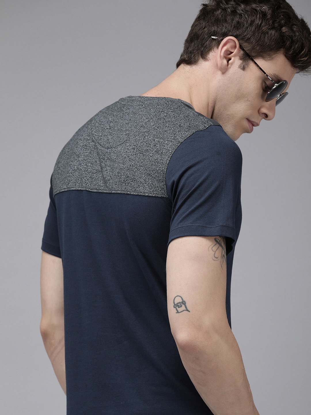 

Roadster Men Navy Blue Charcoal Grey Colourblocked Round Neck Pure Cotton T-shirt