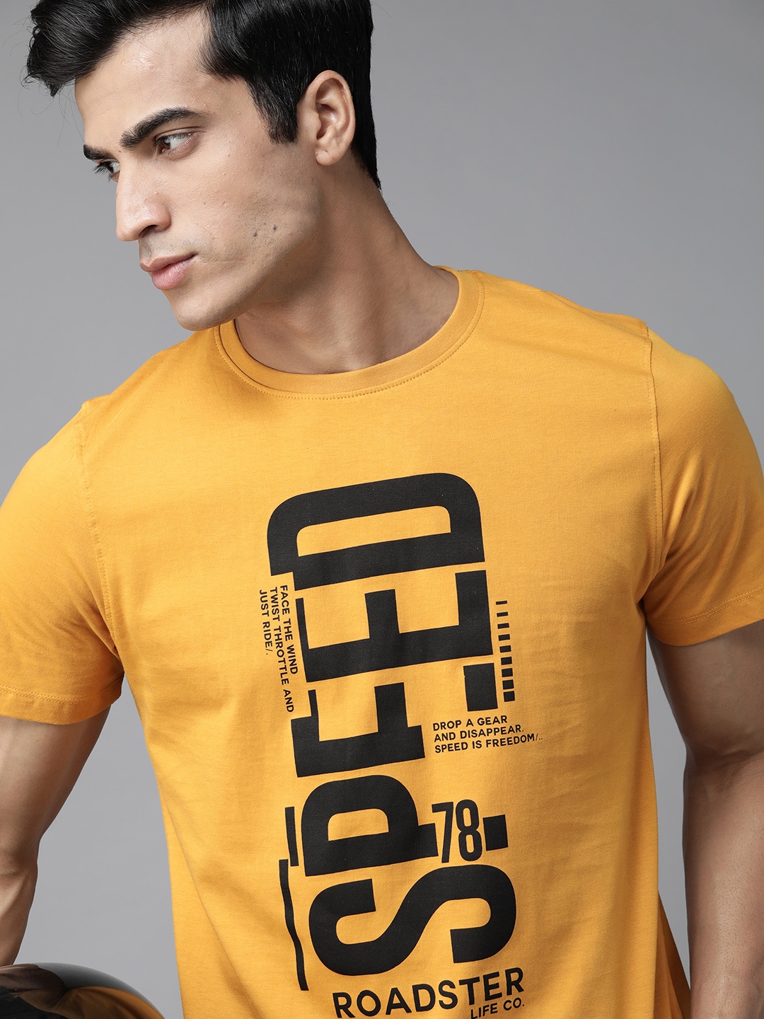 

Roadster Men Mustard yellow Black Printed Round Neck Pure Cotton T-shirt