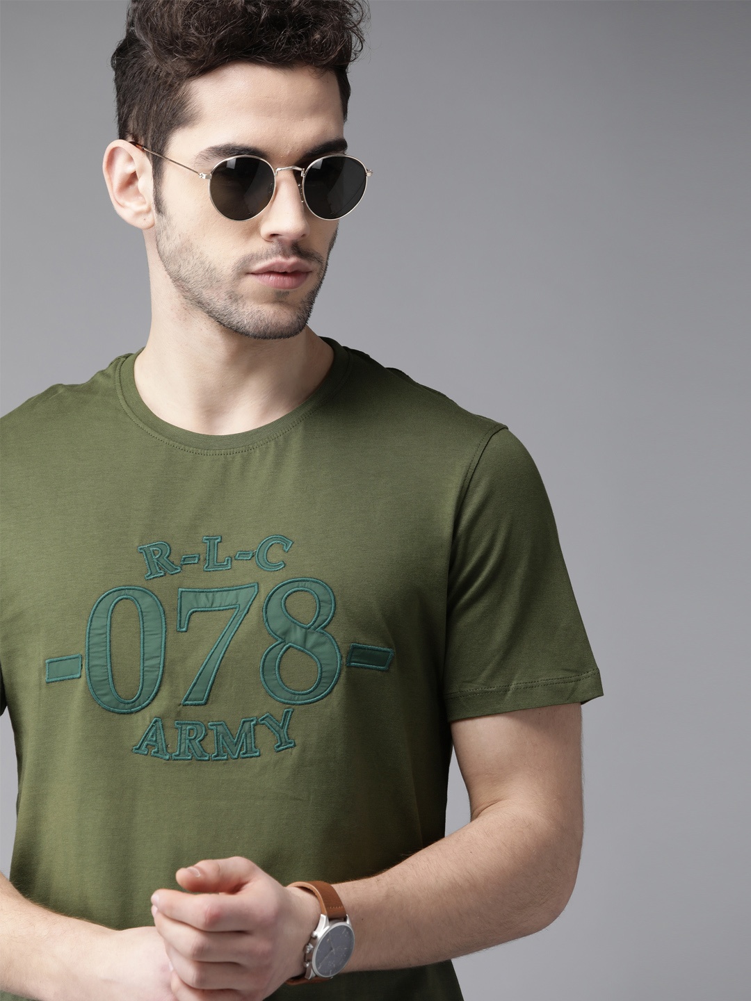 

Roadster Men Olive Green Pure Cotton Appliqued T-shirt
