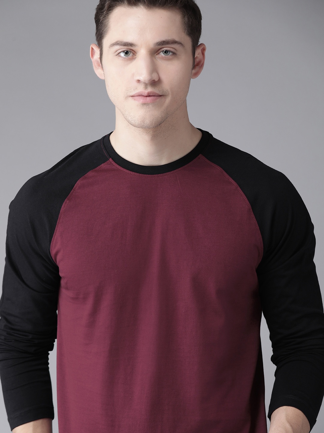 

Roadster Men Burgundy Solid Pure Cotton Round Neck T-shirt