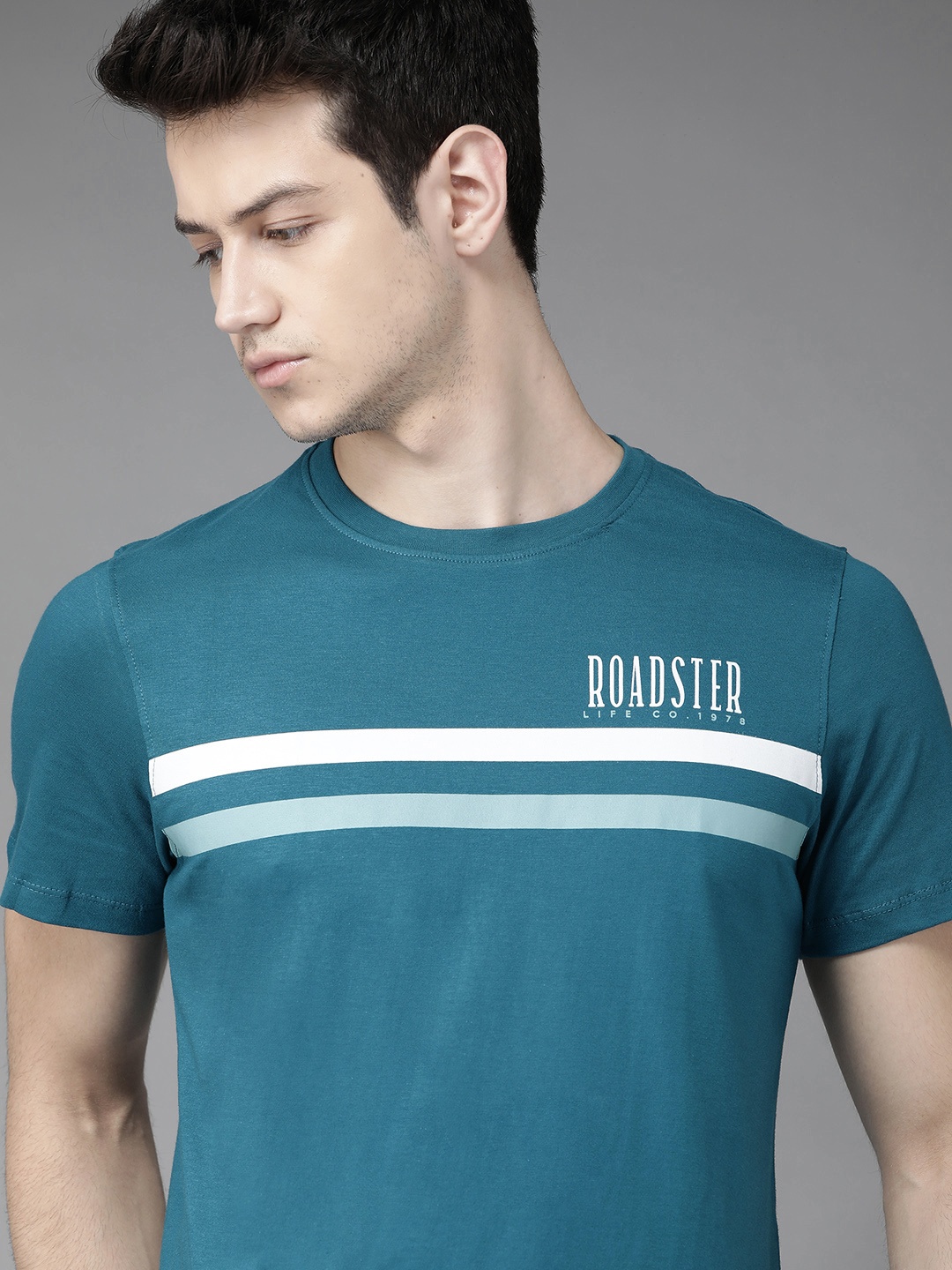 

Roadster Men Teal Blue Striped Detail Round Neck Pure Cotton T-shirt