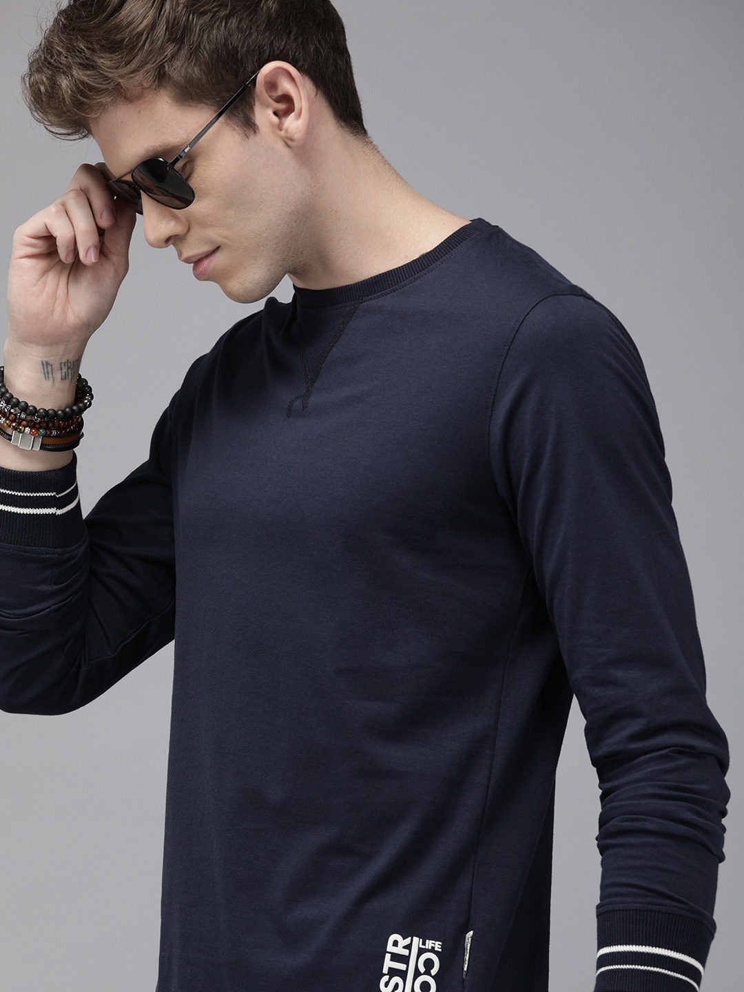 

Roadster Men Navy Blue Solid Round Neck Pure Cotton T-shirt