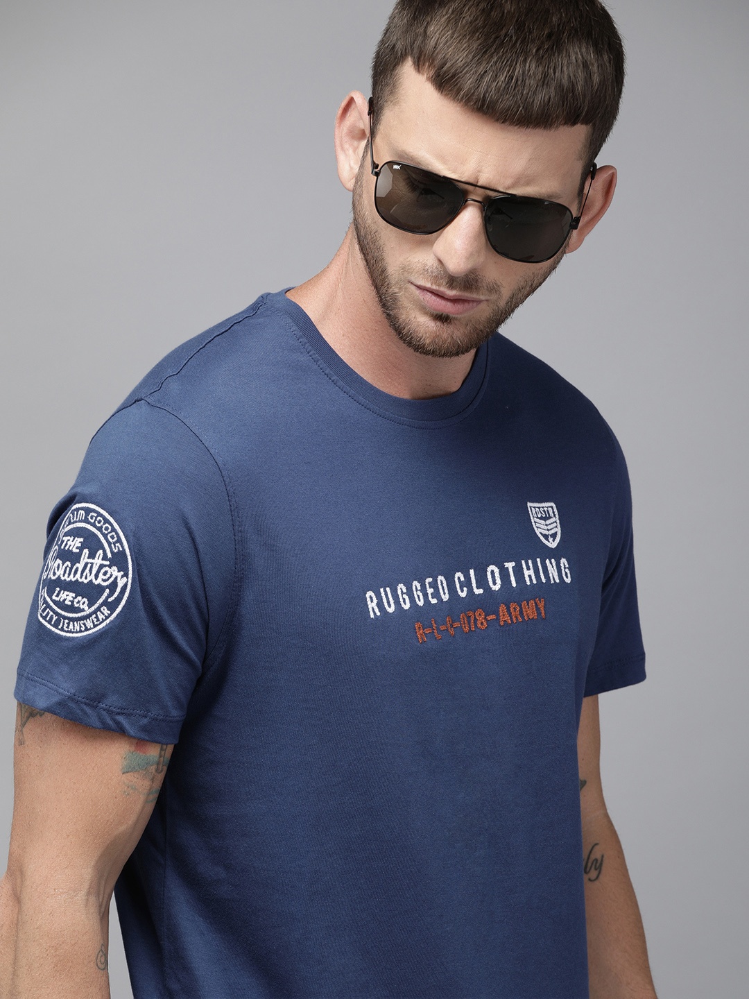 

Roadster Men Navy Blue Printed Round Neck T-shirt