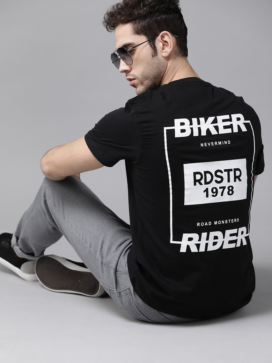 

Roadster Men Black & White Printed Back Round Neck T-shirt