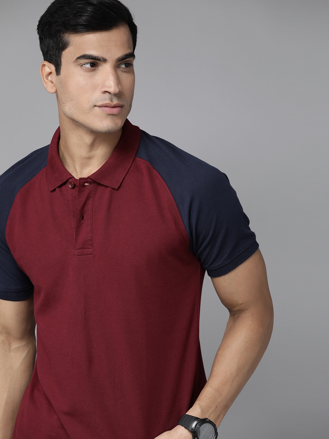 

Roadster Men Maroon & Navy Blue Pure Cotton Solid Polo Collar T-shirt
