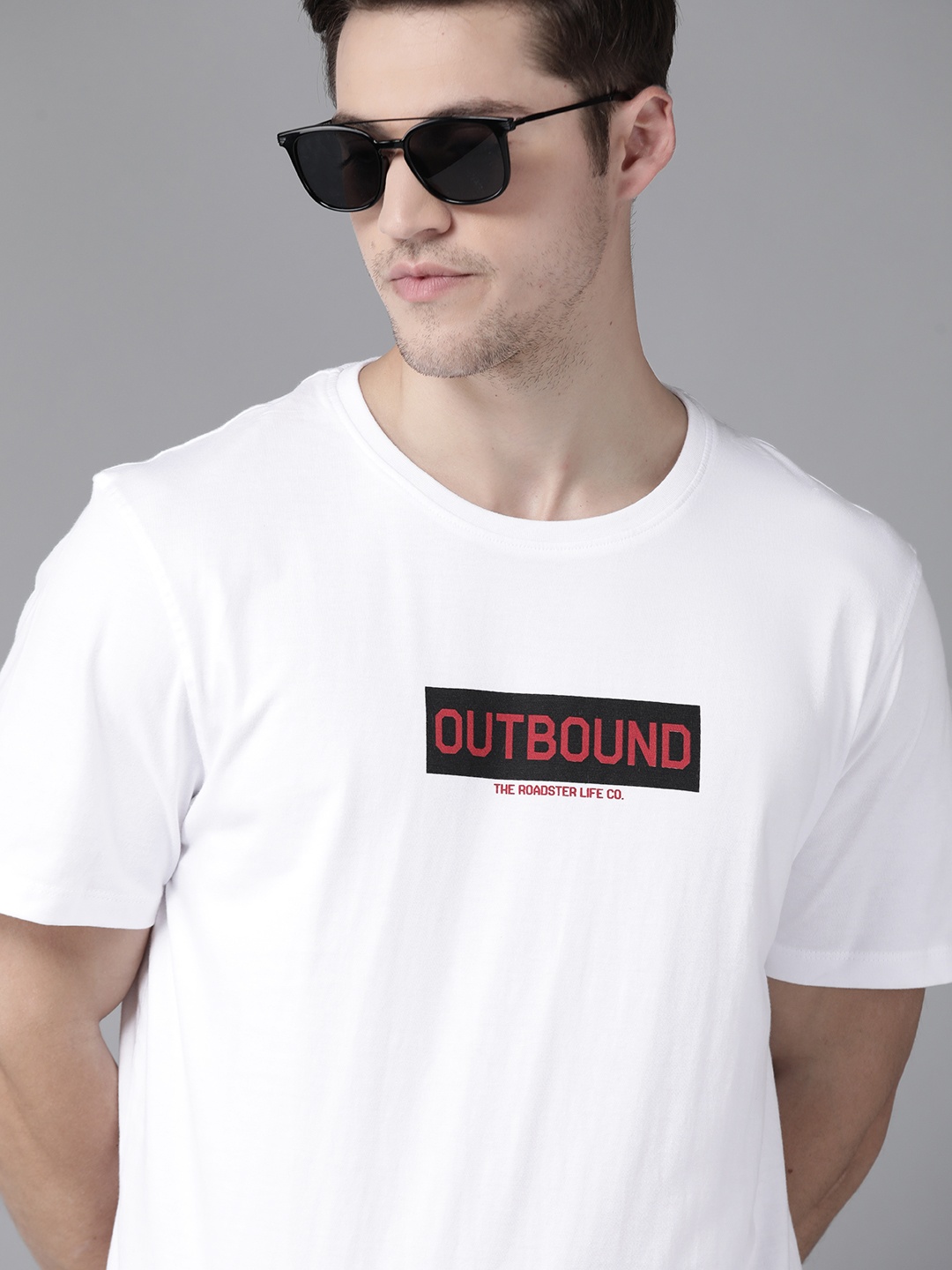 

Roadster Men White Pure Cotton Solid Round Neck T-shirt