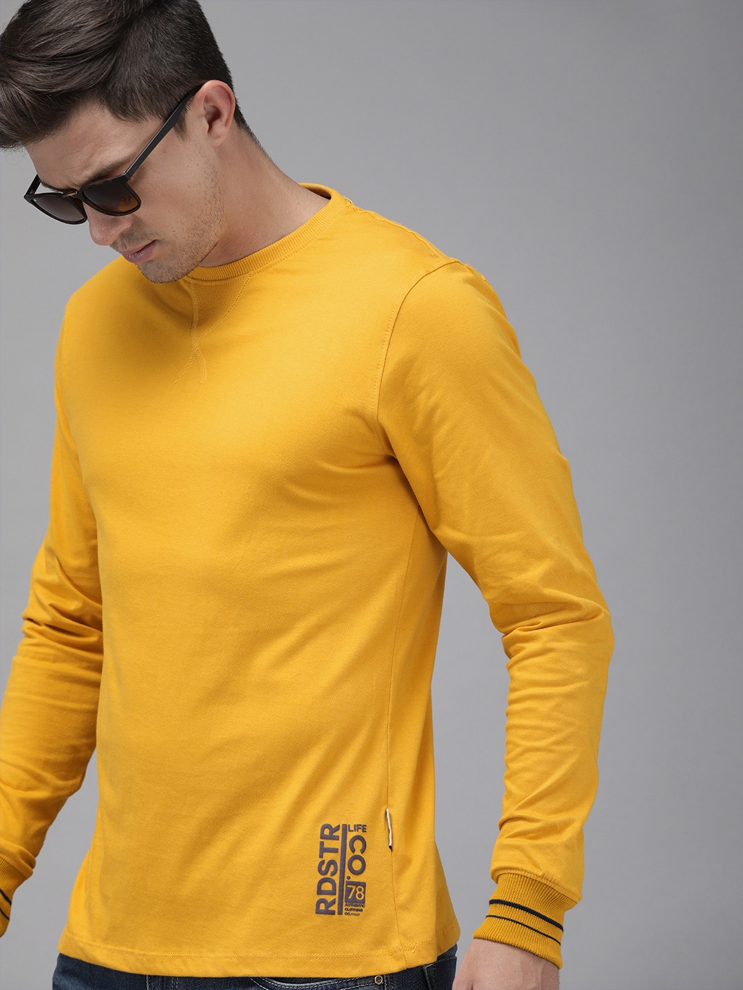 

Roadster Men Mustard Yellow Solid Round Neck Pure Cotton T-shirt