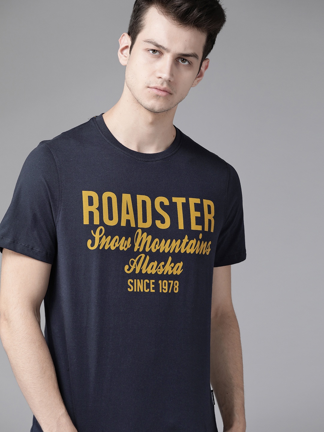

Roadster Men Navy Blue & Mustard Yellow Printed Round Neck T-shirt
