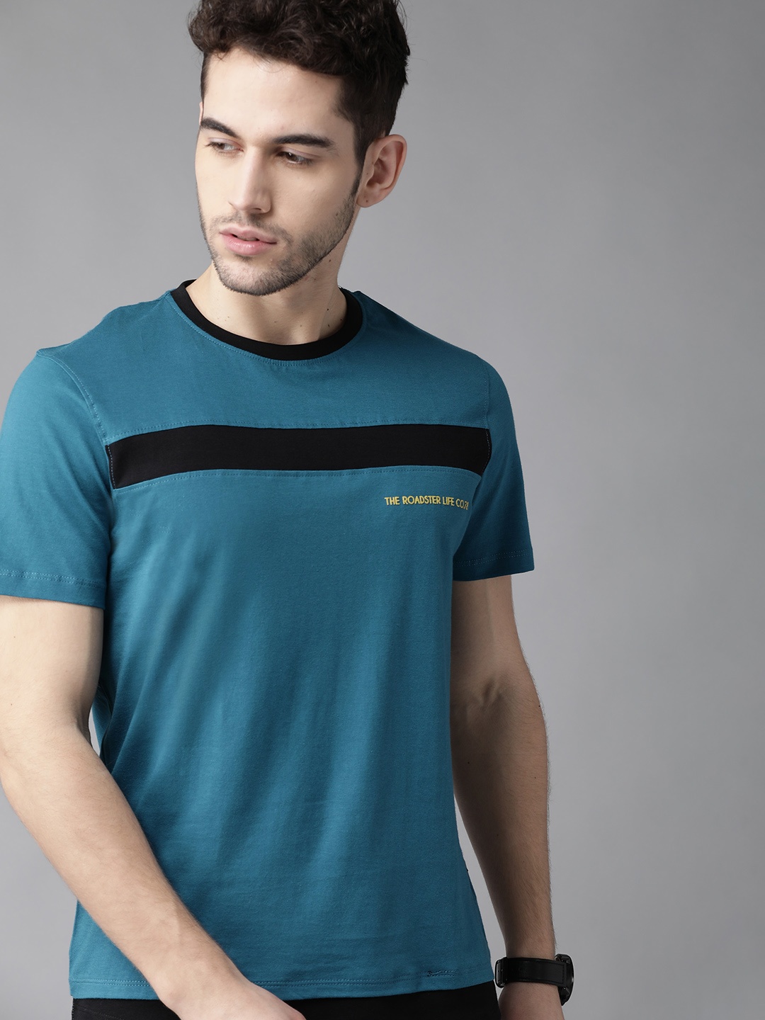 

Roadster Men Teal Blue Solid Round Neck T-shirt
