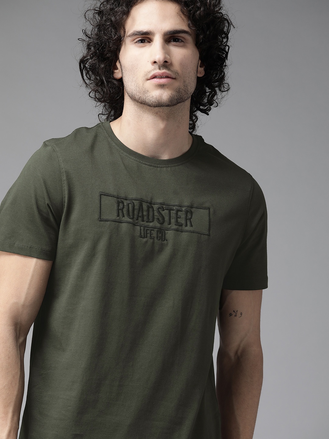 

Roadster Men Olive Green Pure Cotton Brand Logo Embroidered Detail Round Neck T-shirt