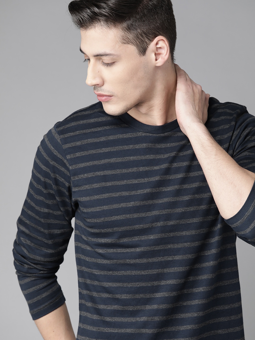 

Roadster Men Navy & Grey Striped Round Neck T-shirt, Navy blue