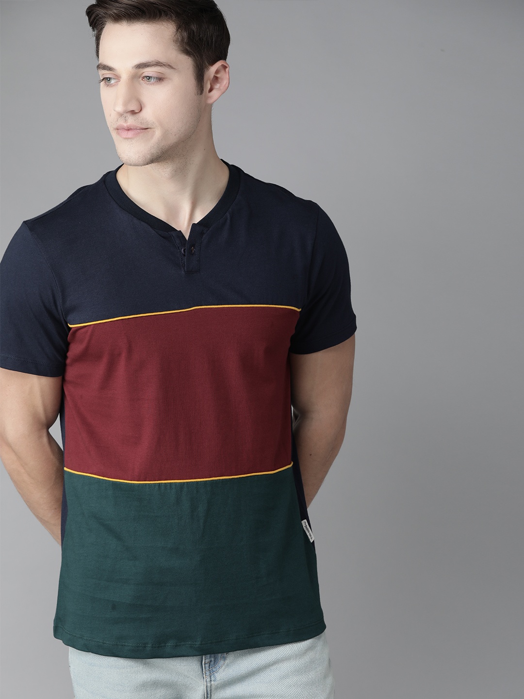 

Roadster Men Green & Maroon Pure Cotton Colourblocked Henley Neck T-shirt