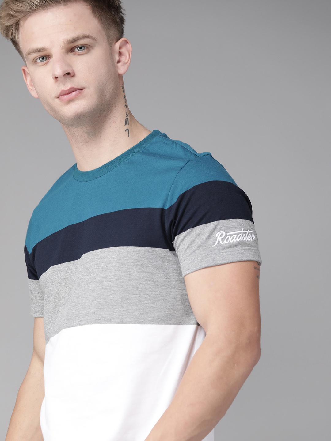 

Roadster Men Blue & White Striped Round Neck T-shirt