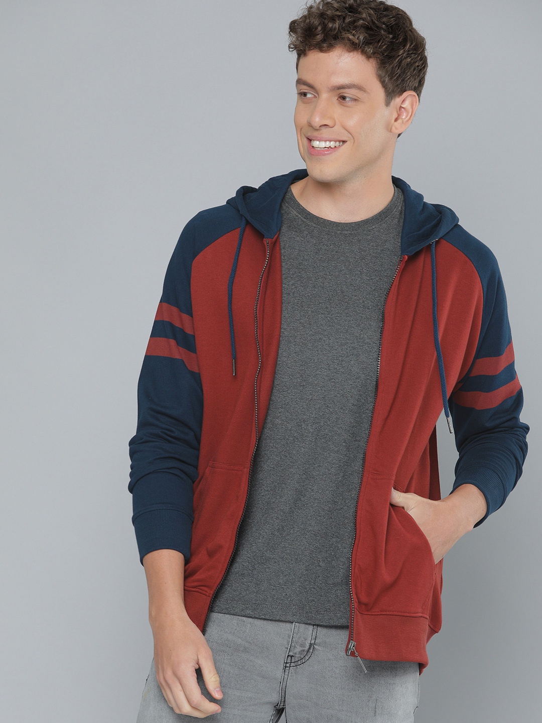 

Harvard Men Maroon & Navy Blue Colourblocked Hooded Sweatshirt