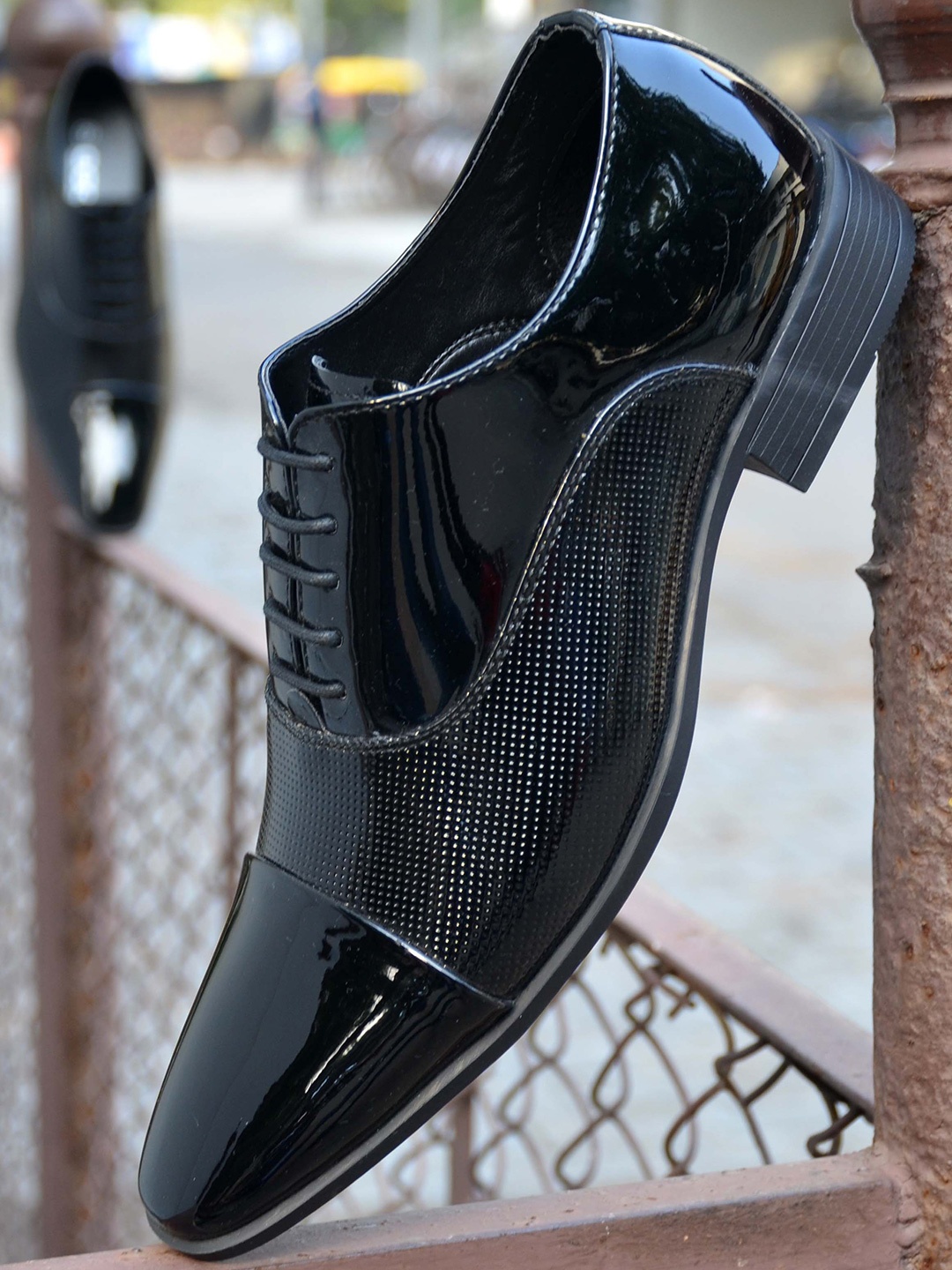 

aadi Men Black Solid Formal Oxfords