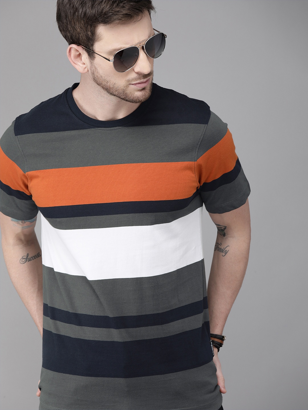 

Roadster Men Grey White Striped Round Neck Pure Cotton T-shirt