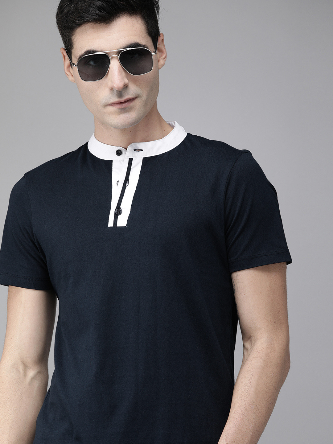 

Roadster Men Navy Blue Solid Henley Neck Pure Cotton T-shirt