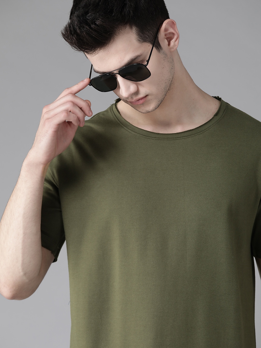 

Roadster Men Olive Green Solid Round Neck Pure Cotton T-shirt