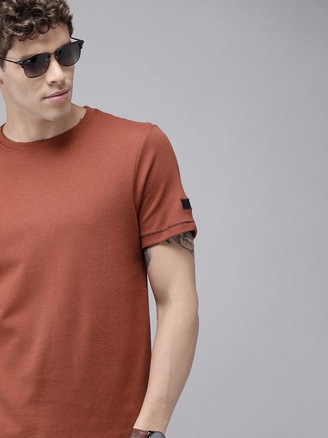 

Roadster Men Brown Solid Round Neck Pure Cotton T-shirt