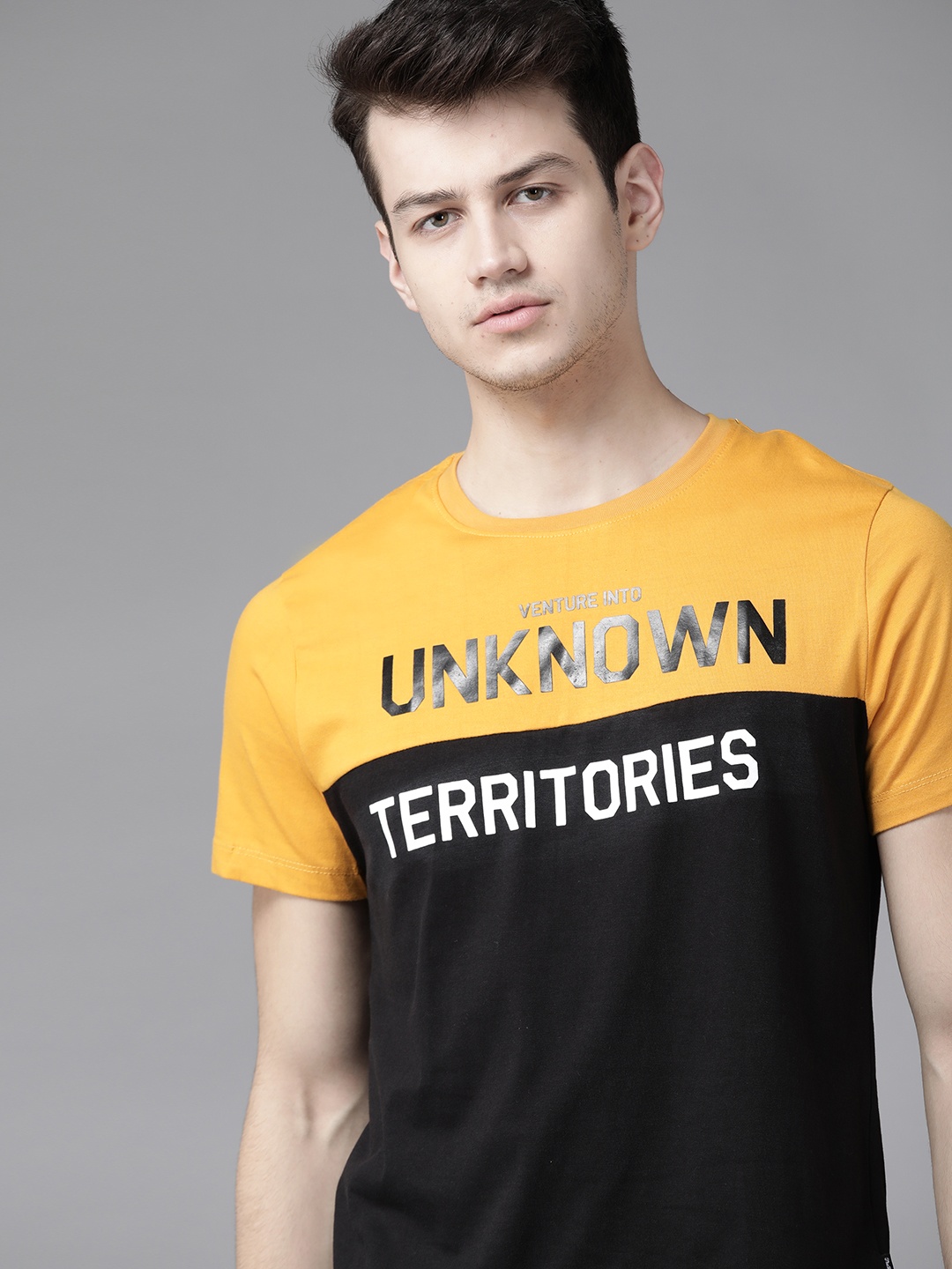

Roadster Men Mustard Yellow Black Colourblocked Round Neck Pure Cotton T-shirt