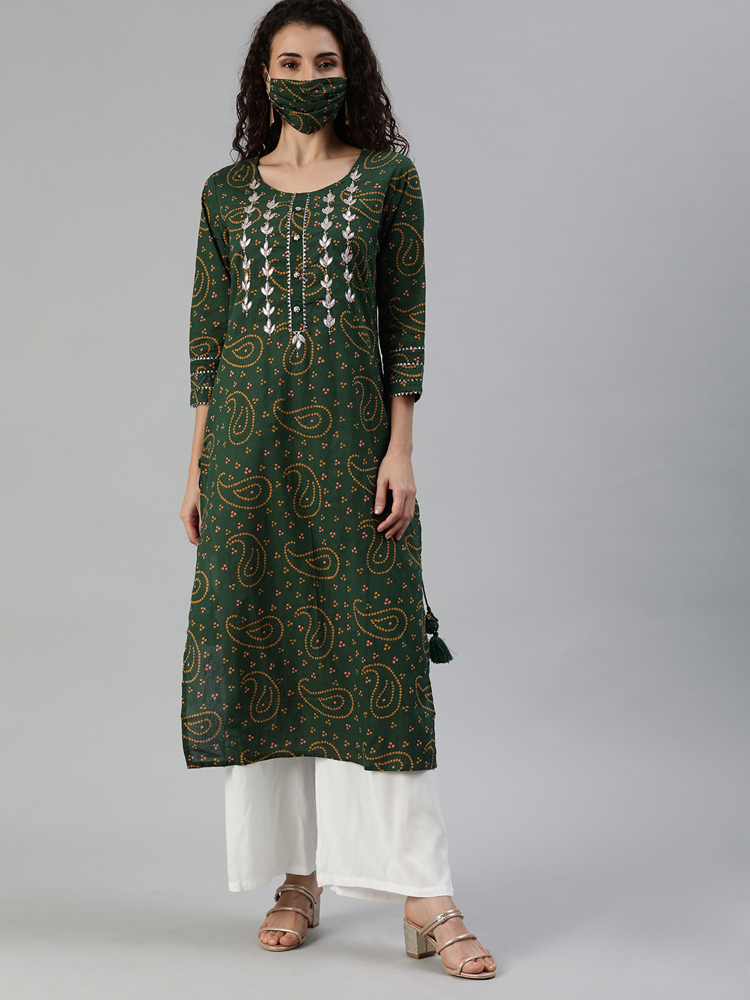 

Ishin Women Green Yellow Bandhani Printed Gotta Patti Straight Kurta