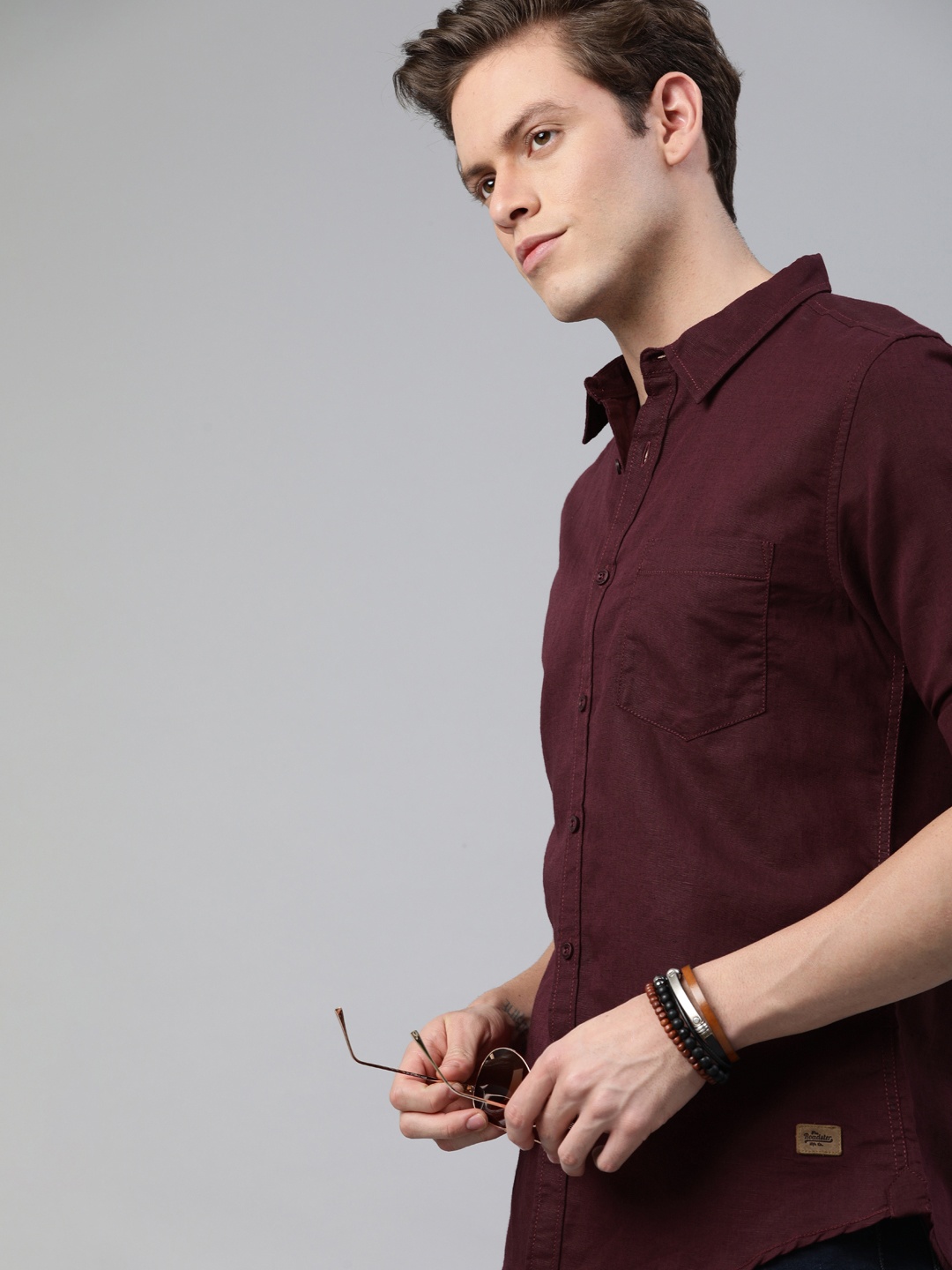 

Roadster Men Burgundy Regular Fit Solid Casual Shirt