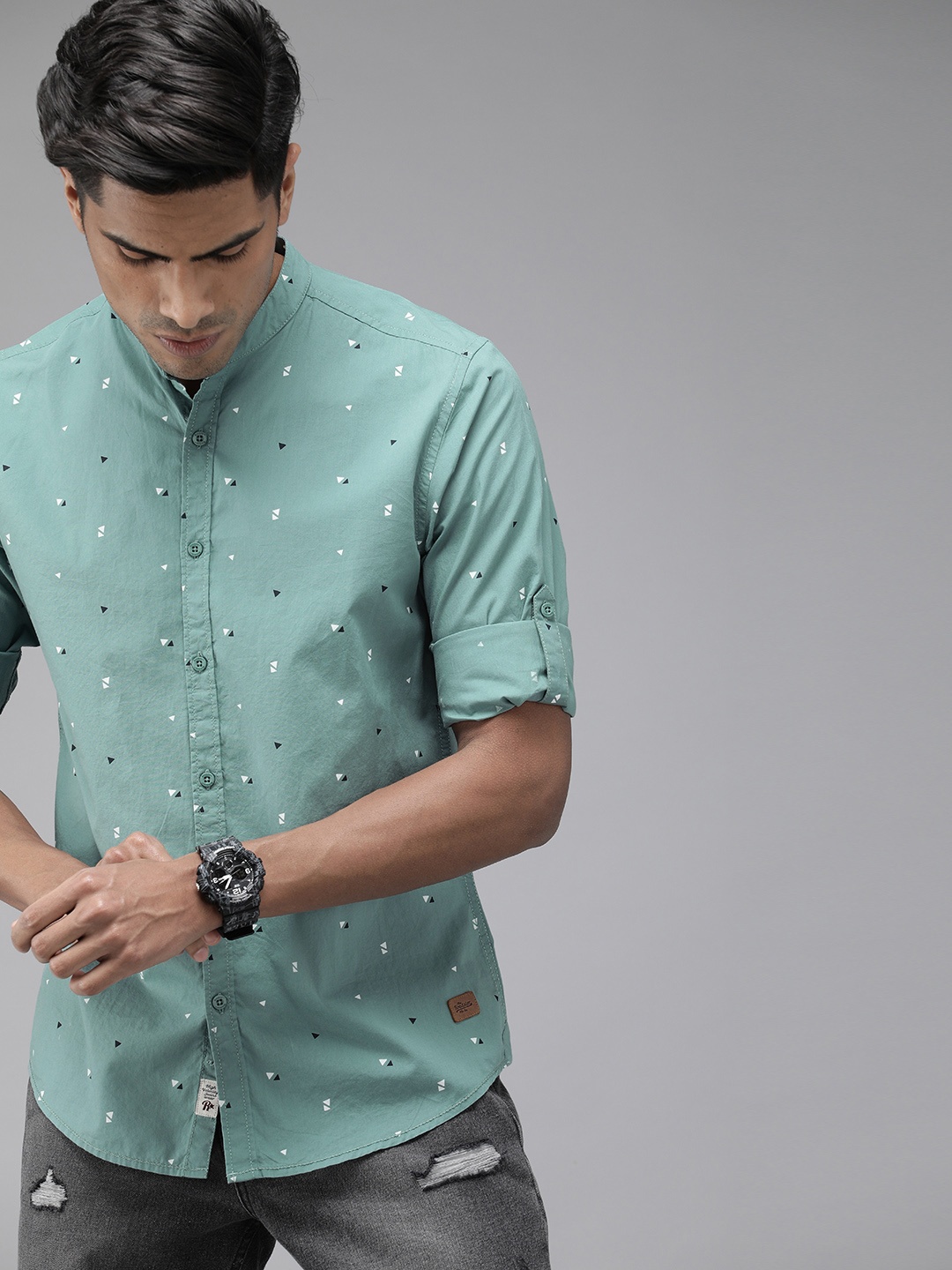 

Roadster Men Sea Green & White Regular Fit Geometric Printed Casual Shirt