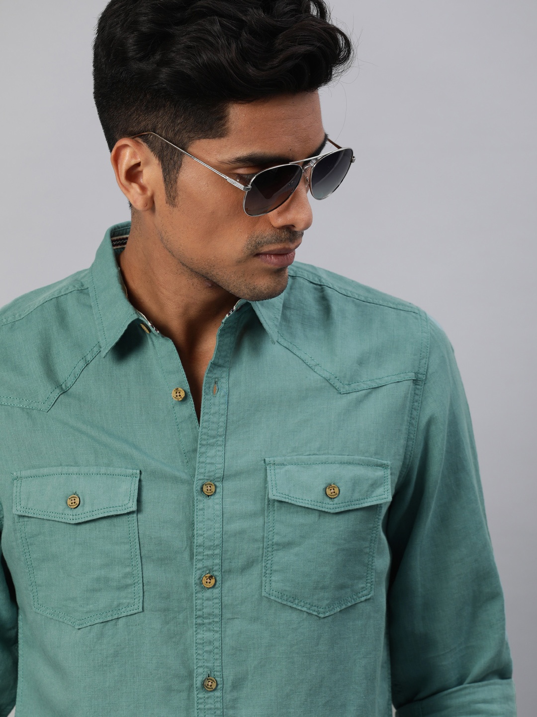 

Roadster Men Green Regular Fit Solid Casual Shirt
