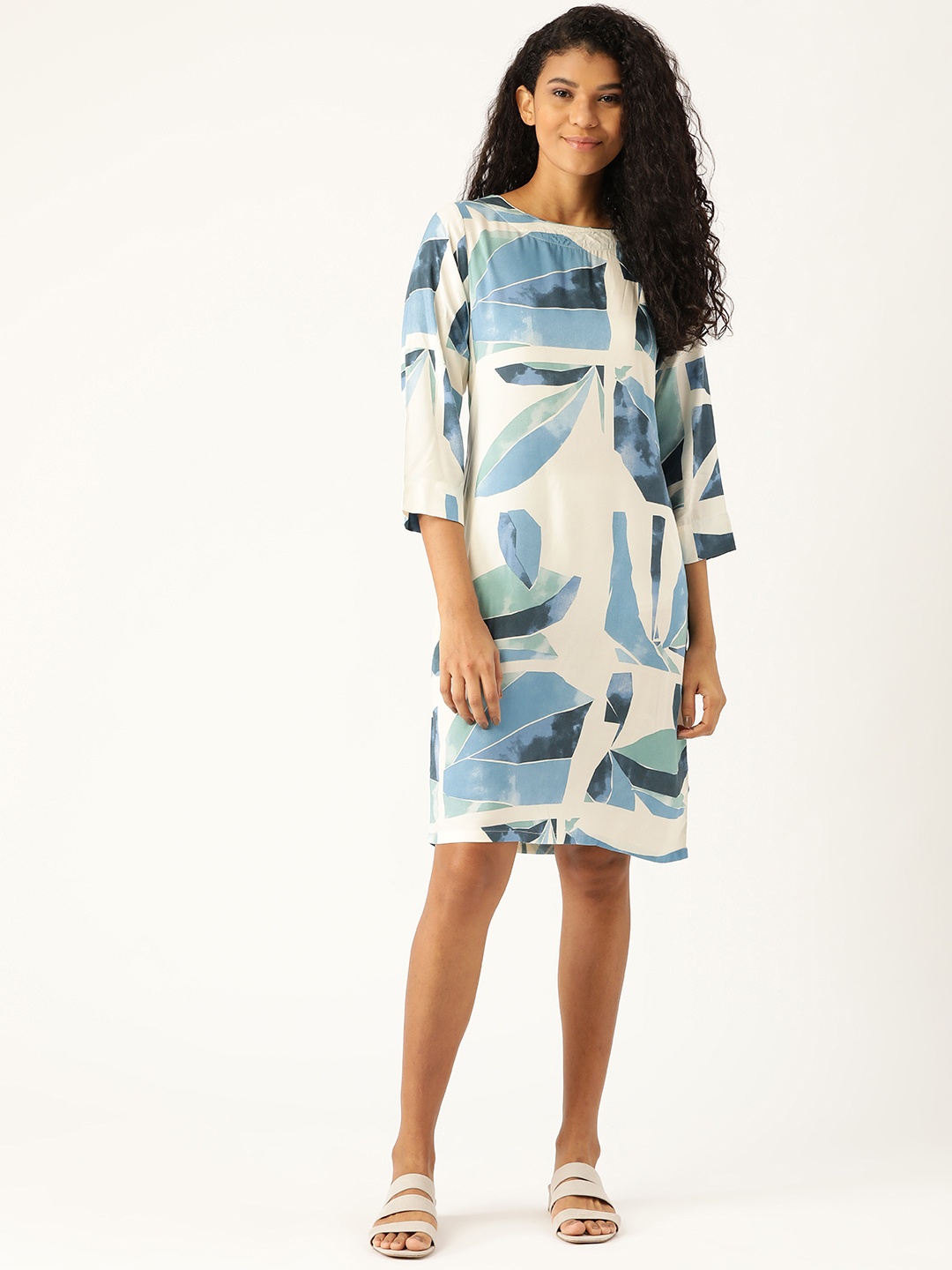 

ether Women Blue & Off-White Printed Shift Dress
