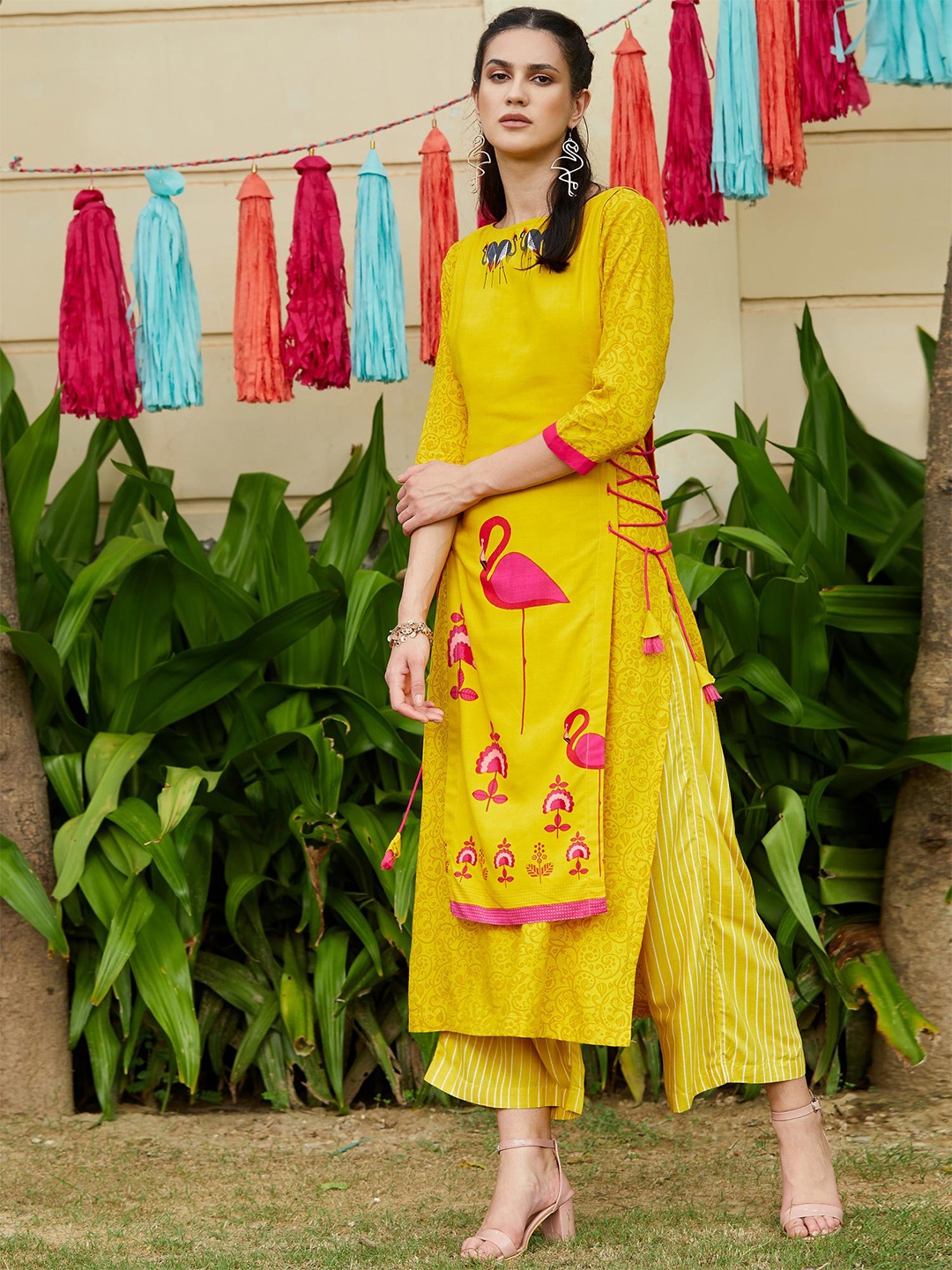 

Pannkh Women Yellow Flamingo Printed Side Dori Straight Kurta